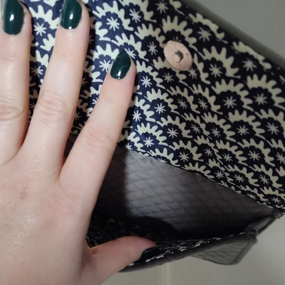 Vera Bradley RFID Crossbody Wallet Wolf Gray embroidered Flowers Dragonfly - Picture 9 of 16